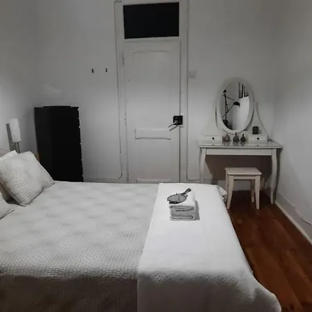 Apartment Sunny Terrace Apt, Close To Downtown! 2 Bedroom Flat *