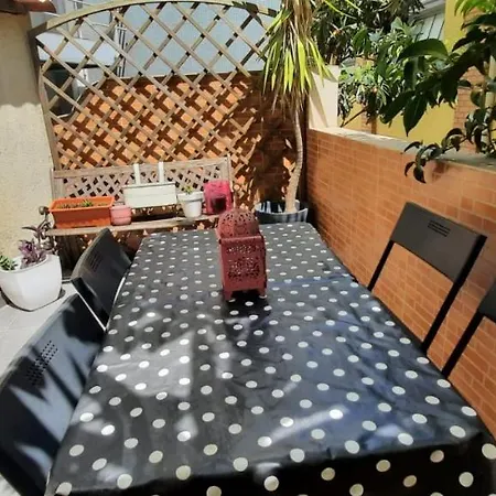Apartment Sunny Terrace Apt, Close To Downtown! 2 Bedroom Flat