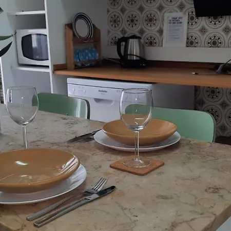 Sunny Terrace Apt, Close To Downtown! 2 Bedroom Flat Apartment Lisbon