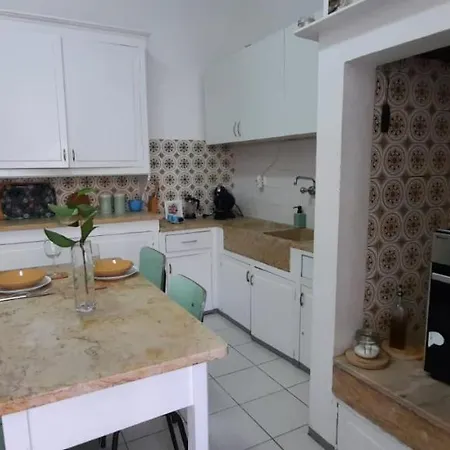 Apartment Sunny Terrace Apt, Close To Downtown! 2 Bedroom Flat