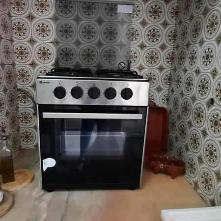 Sunny Terrace Apt, Close To Downtown! 2 Bedroom Flat
