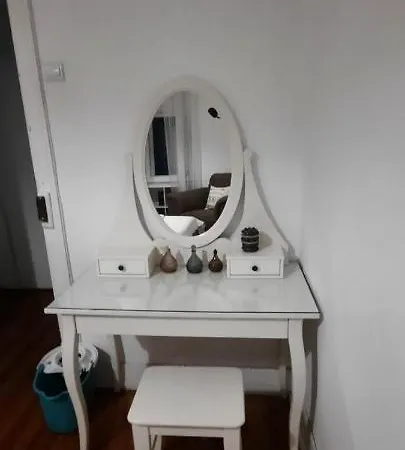 Apartment Sunny Terrace Apt, Close To Downtown! 2 Bedroom Flat *