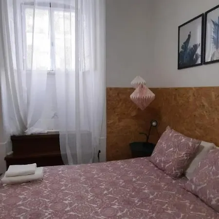 Sunny Terrace Apt, Close To Downtown! 2 Bedroom Flat *