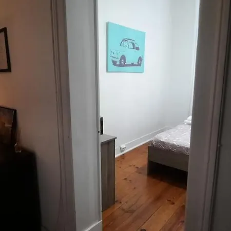 Sunny Terrace Apt, Close To Downtown! 2 Bedroom Flat Apartment