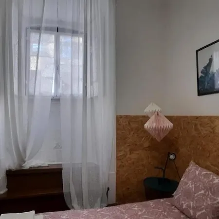 Sunny Terrace Apt, Close To Downtown! 2 Bedroom Flat