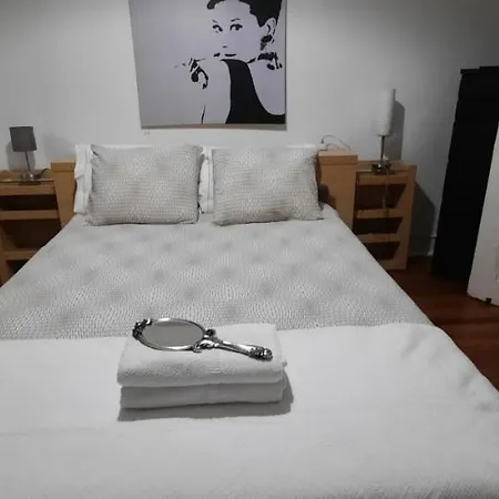Appartamento Sunny Terrace Apt, Close To Downtown! 2 Bedroom Flat Lisbona