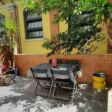 Sunny Terrace Apt, Close To Downtown! 2 Bedroom Flat Appartamento