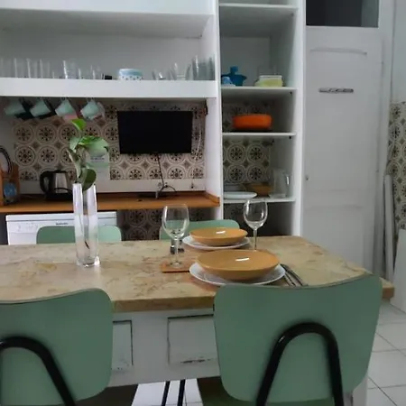 Sunny Terrace Apt, Close To Downtown! 2 Bedroom Flat Appartamento Lisbona