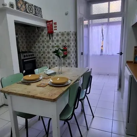 Sunny Terrace Apt, Close To Downtown! 2 Bedroom Flat Appartamento *